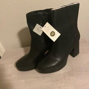 A new day Boots SZ 11 new with tags black color